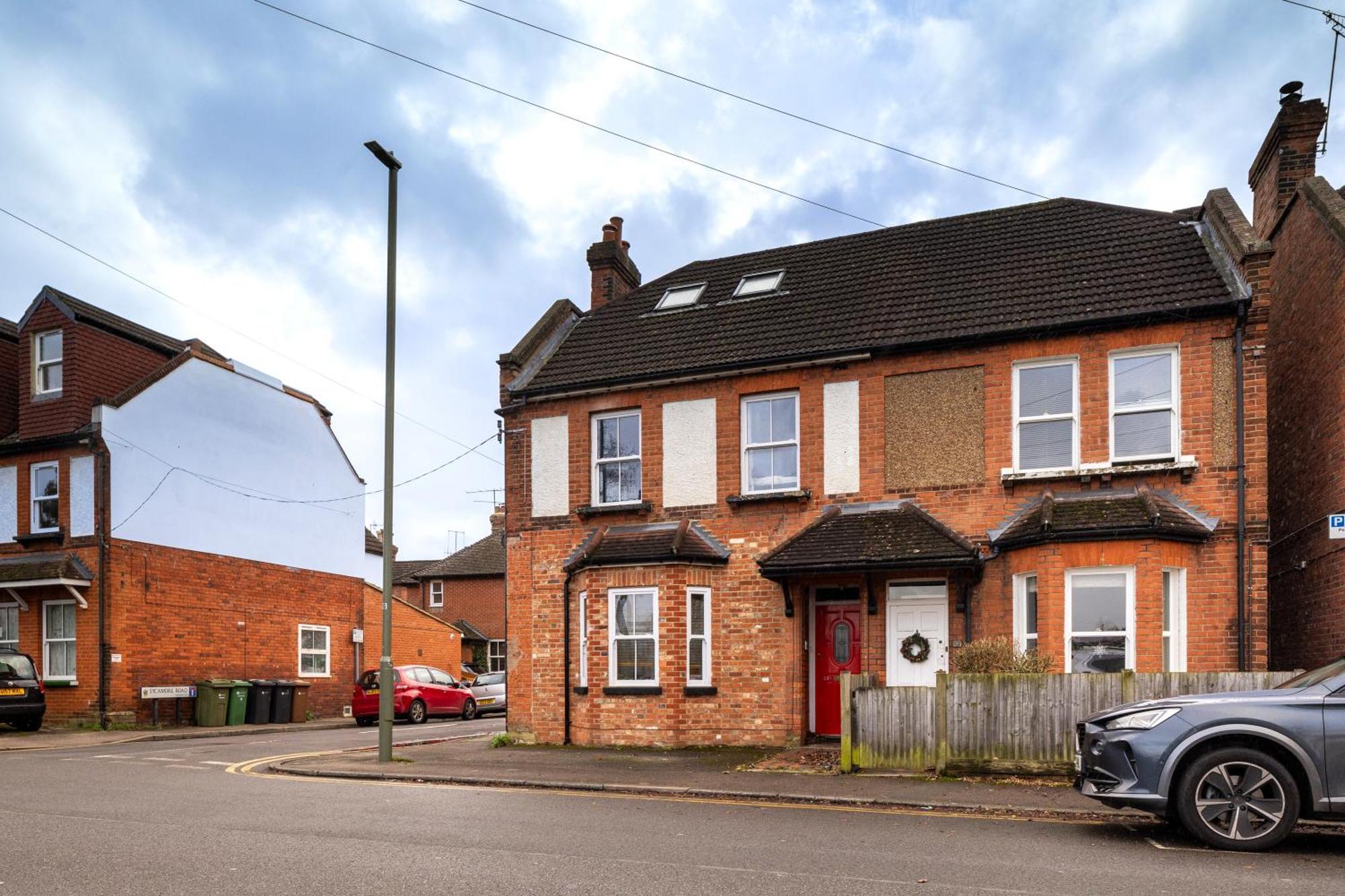 Family Home In Central Guildford With Parking ภายนอก รูปภาพ
