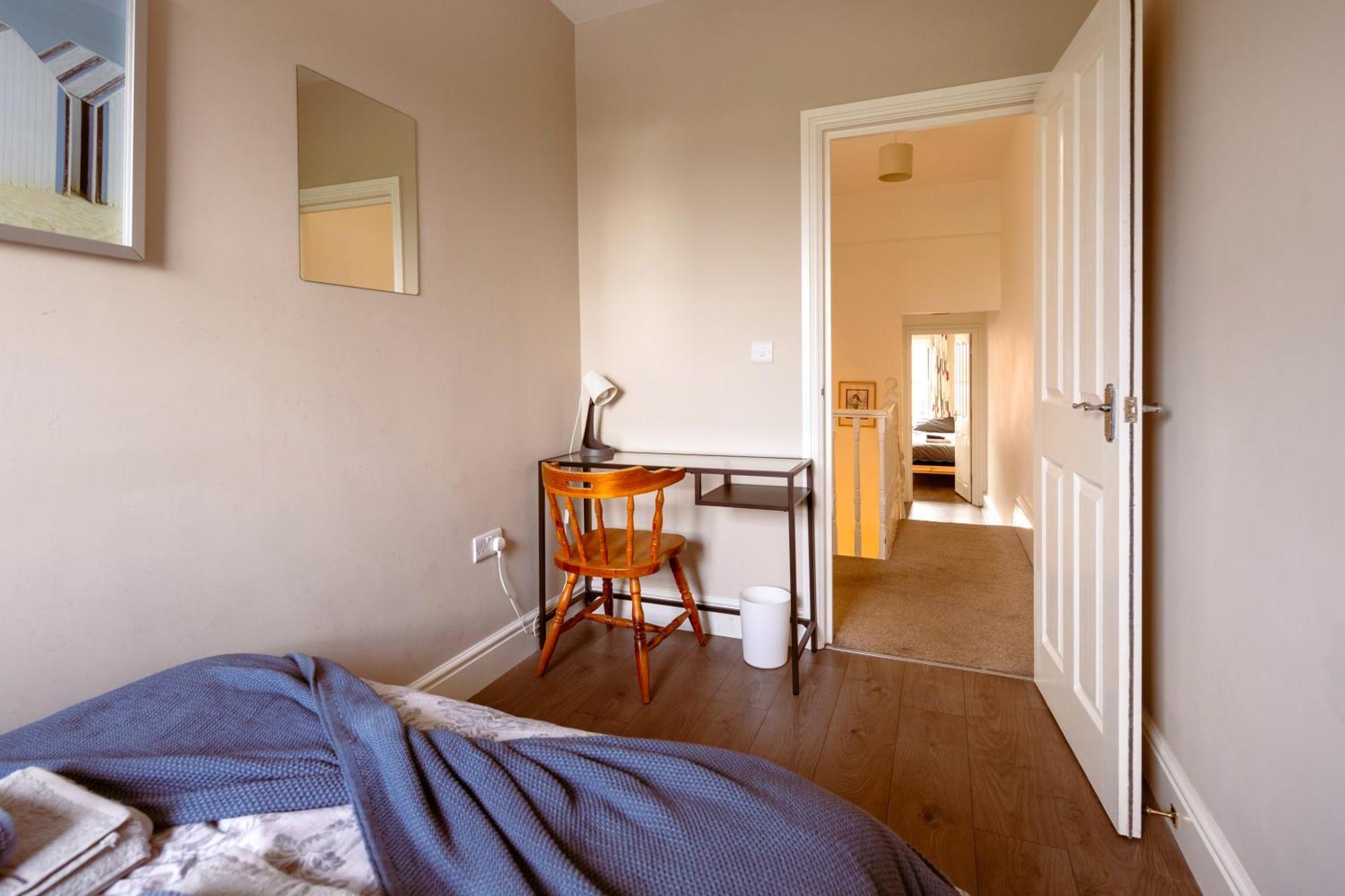 Family Home In Central Guildford With Parking ภายนอก รูปภาพ