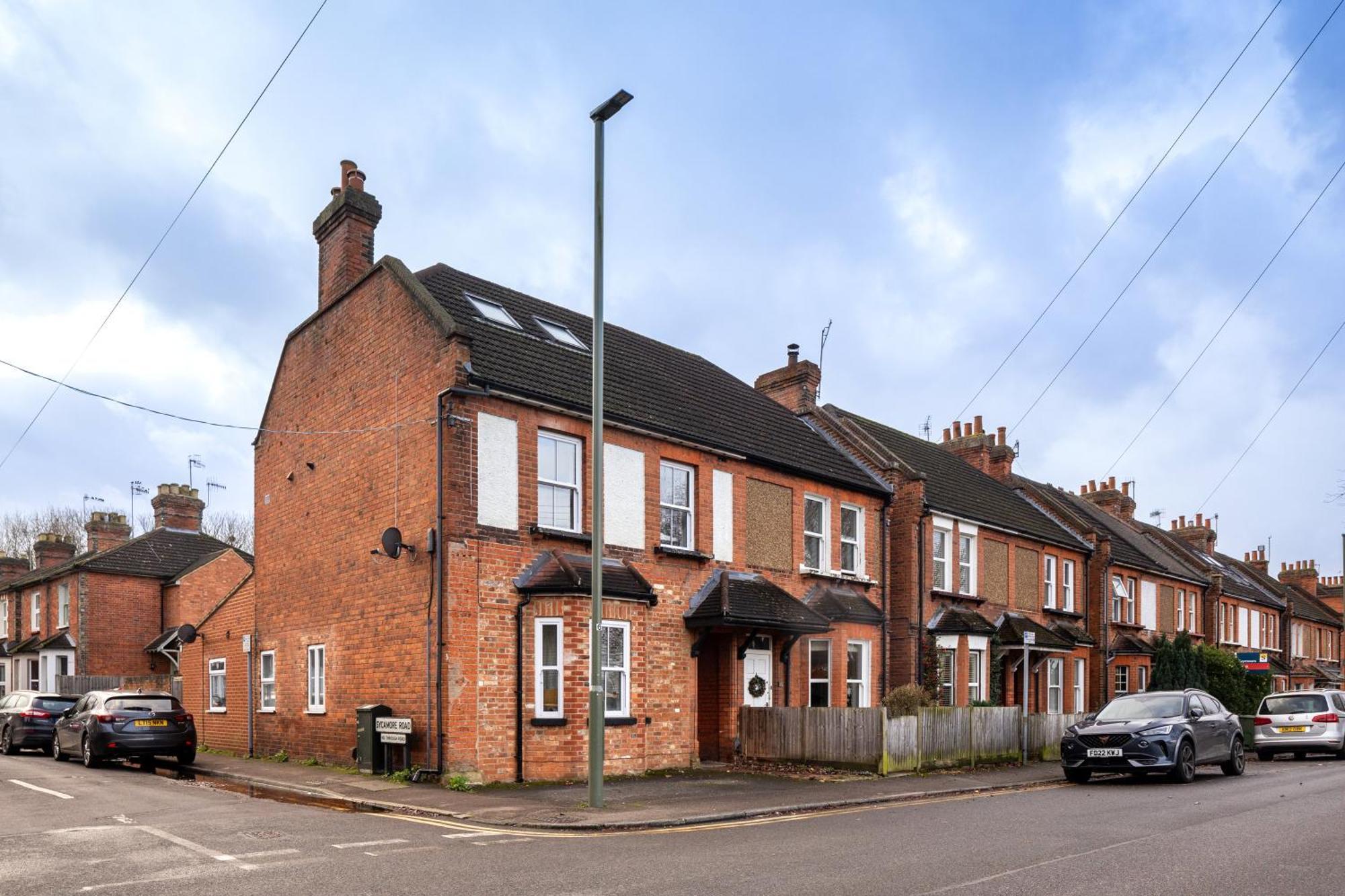 Family Home In Central Guildford With Parking ภายนอก รูปภาพ