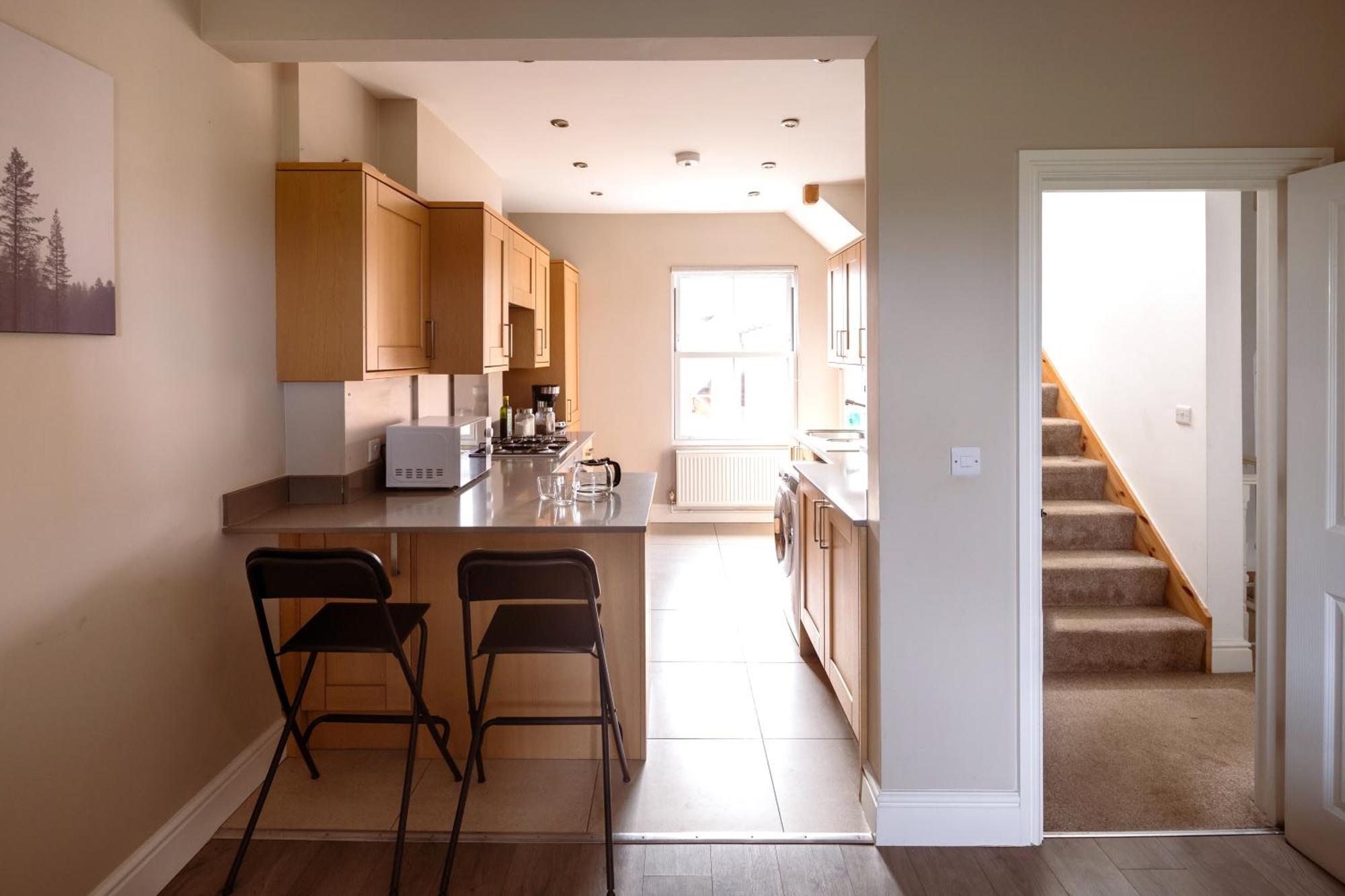 Family Home In Central Guildford With Parking ภายนอก รูปภาพ