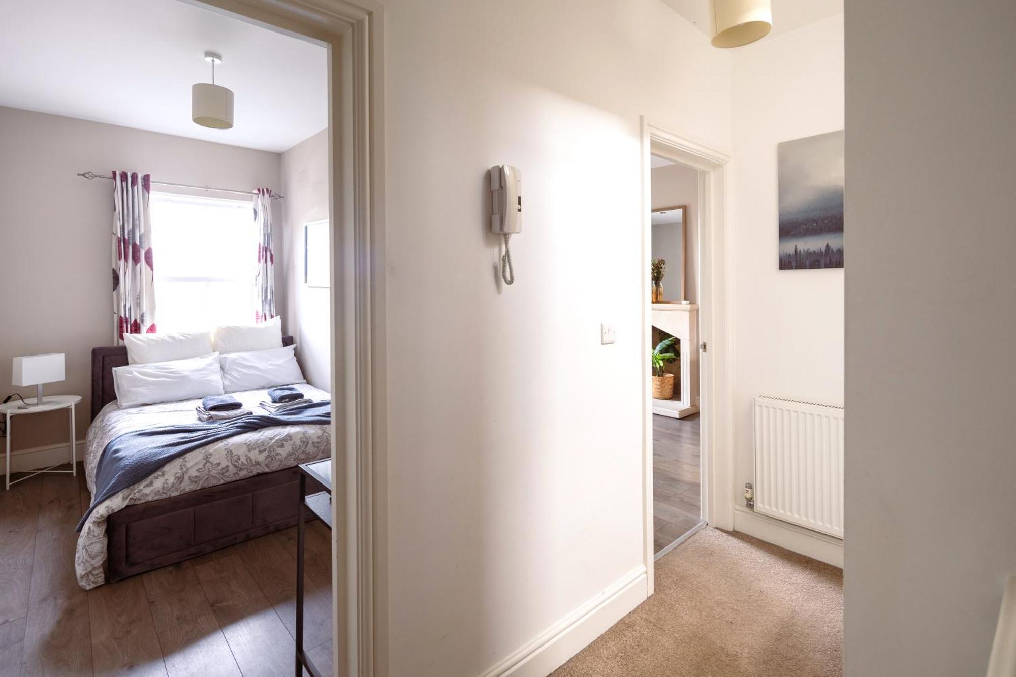 Family Home In Central Guildford With Parking ภายนอก รูปภาพ